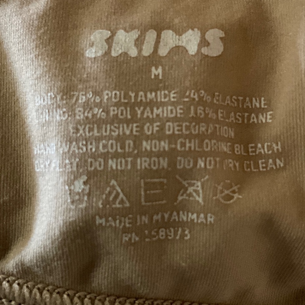 SKIMS Fits Everybody Crossover Bralette Sienna Nude size M Everyday seamless bra - Picture 3 of 5